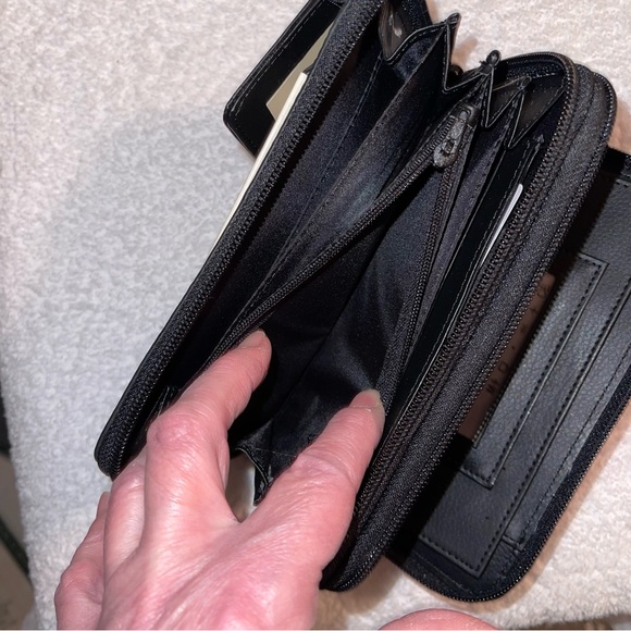 NEW! Genuine Leather Charter Club All In one Zip Around Clutch NEW W/TAGS - Picture 3 of 11